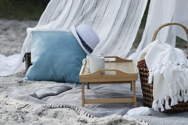 Easy Camp's Picnic Blanket: The Perfect Accessory for Outdoor Dining